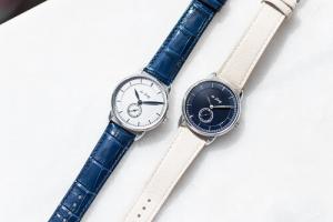 de Jong watches in blue and white
